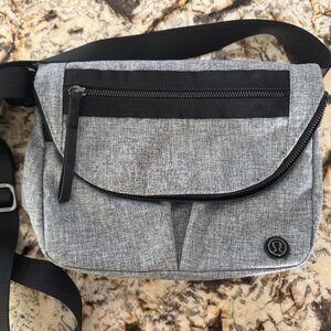 Lululemon *LIKE NEW* 5L Crossbody Bag